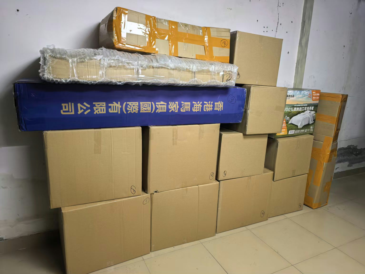 Professional packing of moving boxes